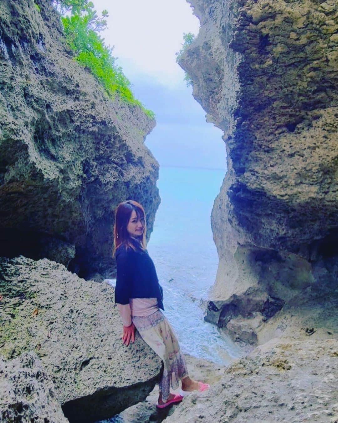 葵ゆりかのインスタグラム：「神秘的✨  #ニャティヤ洞 #伊江島　#沖縄　#聖地　#神秘的　#子宝　#パワースポット　#okinawa #japan #trip」