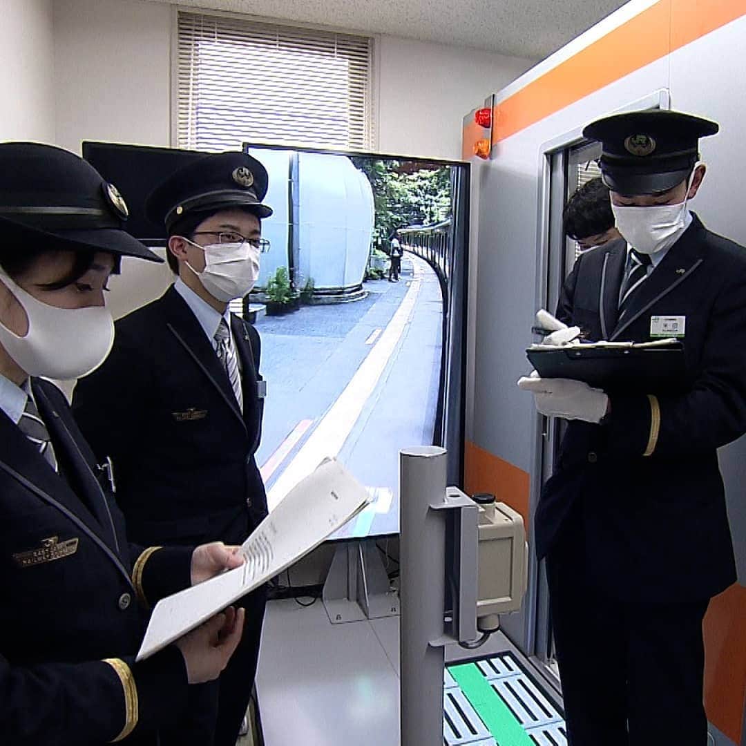 テレビ東京「ガイアの夜明け」さんのインスタグラム写真 - (テレビ東京「ガイアの夜明け」Instagram)「【ガイアの夜明け】 4月16日(金）夜10時『電車が変わる 駅が変わる』 今回は、JR東日本を取材しました。 移動制限で利用客が減っている中、”コロナの先”を見据えて 「駅は切符を売る場所ではない。役割をどんどん変えていく」と 新たな戦略を打ち出しています。 一体どういうことなのでしょうか？  ≪新大久保駅ロケ≫ ブラウス、スカート#PLAINPEOPLE #vendomeaoyama ≪白丸駅ロケ≫ コート#JILLSTUART シャツ#TraditionalWeatherwear パンツ#ITSinternational ≪取材≫ #ＪR東日本」4月14日 16時02分 - gaia_no_yoake