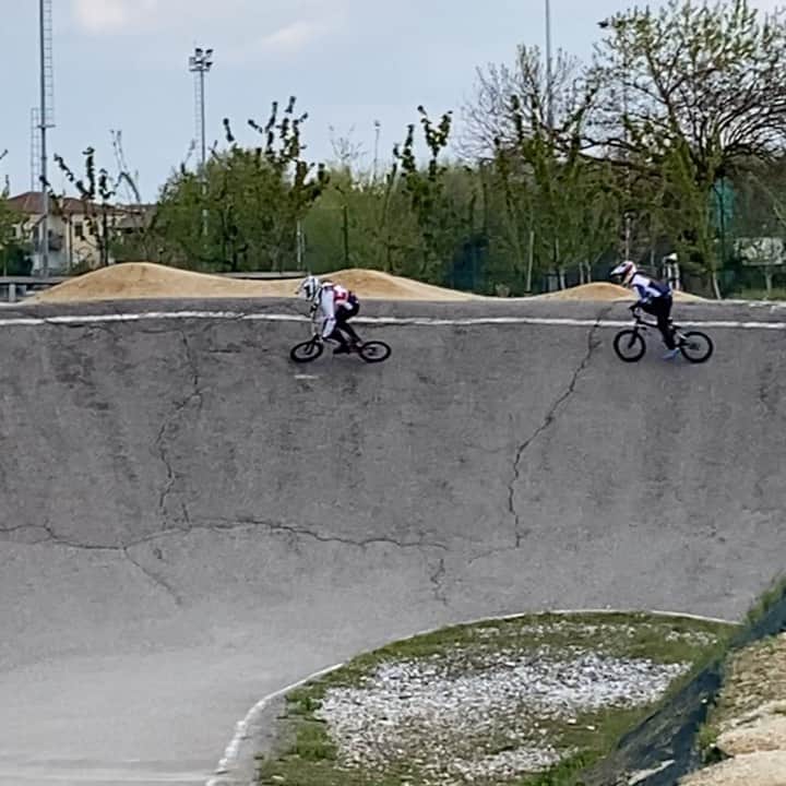畠山紗英のインスタグラム：「Verona pro set✅  @zoeclaessenss 🔥  #bmx #bmxracing」