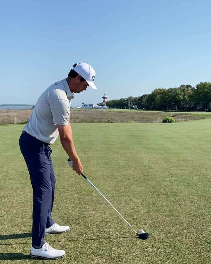 ハリス・イングリッシュのインスタグラム：「Looking forward to the week at @rbcheritage and teeing it up with @jtposton and @tyrrellhatton tomorrow」