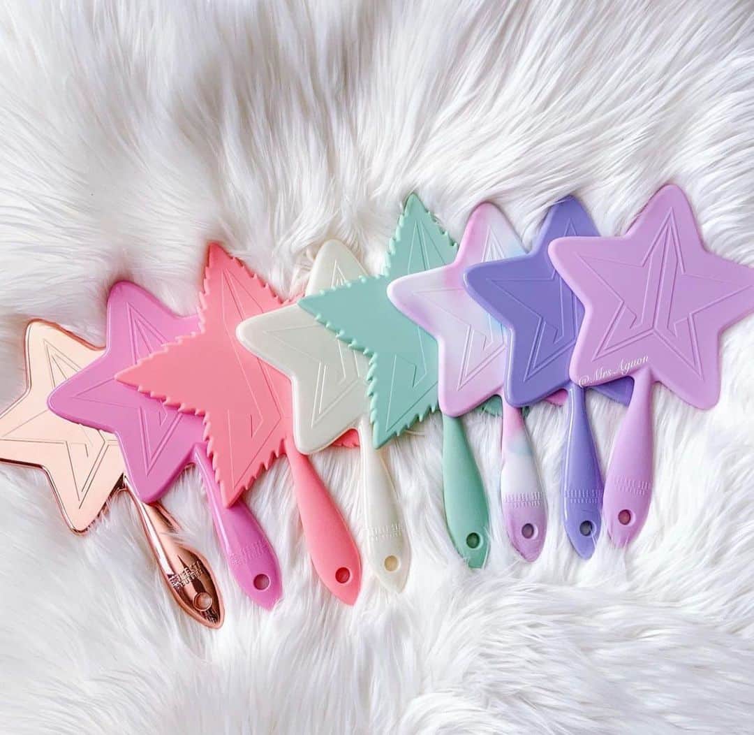 Jeffree Star Cosmeticsのインスタグラム：「Pastel Paradise🌟 Which one of our iconic hand mirrors matches your spring vibe? ✨  Photo by: @Mrsaguon  - #jeffreestarcosmetics」