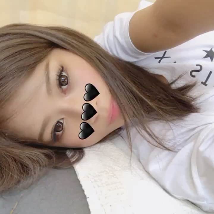 長谷川唯のインスタグラム：「・ ・ 一緒に寝よ？🧏🏼‍♀️💕の図ww 彼氏が出来たらなぁ〜❤️の妄想w  ・ ・ #雨はやる気でない #me #today #love #instagood」