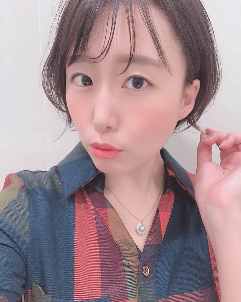 蒼井まやのインスタグラム：「ばっさり✌️💛 #ショートカット #ショート #ショートヘア #ショートボブ #shorthair #shorthairstyle #shortbob #short #shortcut #shorthaircut #japanese #japanesegirl #asian #asiangirls #hairstyle #hair #haircut」
