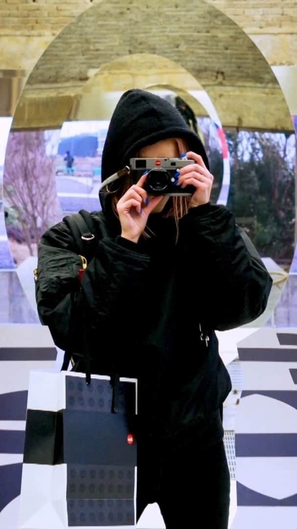 ステファニー・ミチョヴァのインスタグラム：「I had a very inspiring photography trip to Jeju Island, South Korea a few weeks ago. I was able to go check out the Leica Camera Photo Exhibition and explore the island myself to take some photos. 📸 @leica_kr  몇 주 전 제주도로 사진 여행을 가서 많은 영감을 받고 왔습니다! Leica Camera 전시회도 다녀오고 제주도 곳곳을 돌아다니며 사진을 찍을 수 있는 멋진 시간이었습니다.」