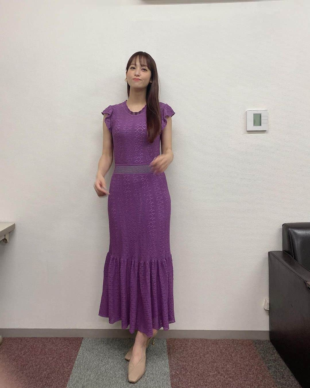 鷲見玲奈さんのインスタグラム写真 - (鷲見玲奈Instagram)「. 明日は、よる7時からプレバトに、8時からはモニタリングに出演します✨  プレバトは俳句と色鉛筆に挑戦！ 色鉛筆では、前回「才能アリ」だったので、かなり気合を入れて挑んでいます👊  今回の結果次第ではプロフィールの特技欄に「色鉛筆」が加わるかも？？  「俳句」は2連続「才能ナシ」が続いているので、雪辱を果たすべく頑張りました！！  モニタリングは、今回もブレインダイバーに鳥肌が立ちっぱなしに😳 さらに、あの大ヒットアニメソングのご本人熱唱に、胸が熱くなりました🥺  19時からはTBSでよろしくお願いします💫  #プレバト #モニタリング #衣装紹介」4月14日 19時57分 - sumi__reina