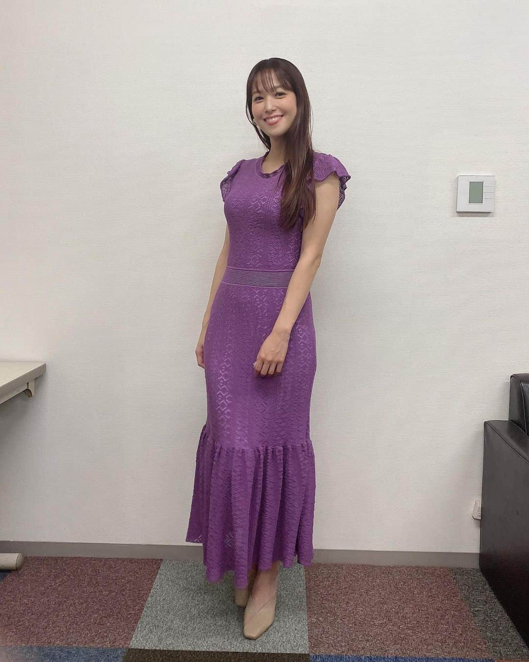 鷲見玲奈さんのインスタグラム写真 - (鷲見玲奈Instagram)「. 明日は、よる7時からプレバトに、8時からはモニタリングに出演します✨  プレバトは俳句と色鉛筆に挑戦！ 色鉛筆では、前回「才能アリ」だったので、かなり気合を入れて挑んでいます👊  今回の結果次第ではプロフィールの特技欄に「色鉛筆」が加わるかも？？  「俳句」は2連続「才能ナシ」が続いているので、雪辱を果たすべく頑張りました！！  モニタリングは、今回もブレインダイバーに鳥肌が立ちっぱなしに😳 さらに、あの大ヒットアニメソングのご本人熱唱に、胸が熱くなりました🥺  19時からはTBSでよろしくお願いします💫  #プレバト #モニタリング #衣装紹介」4月14日 19時57分 - sumi__reina