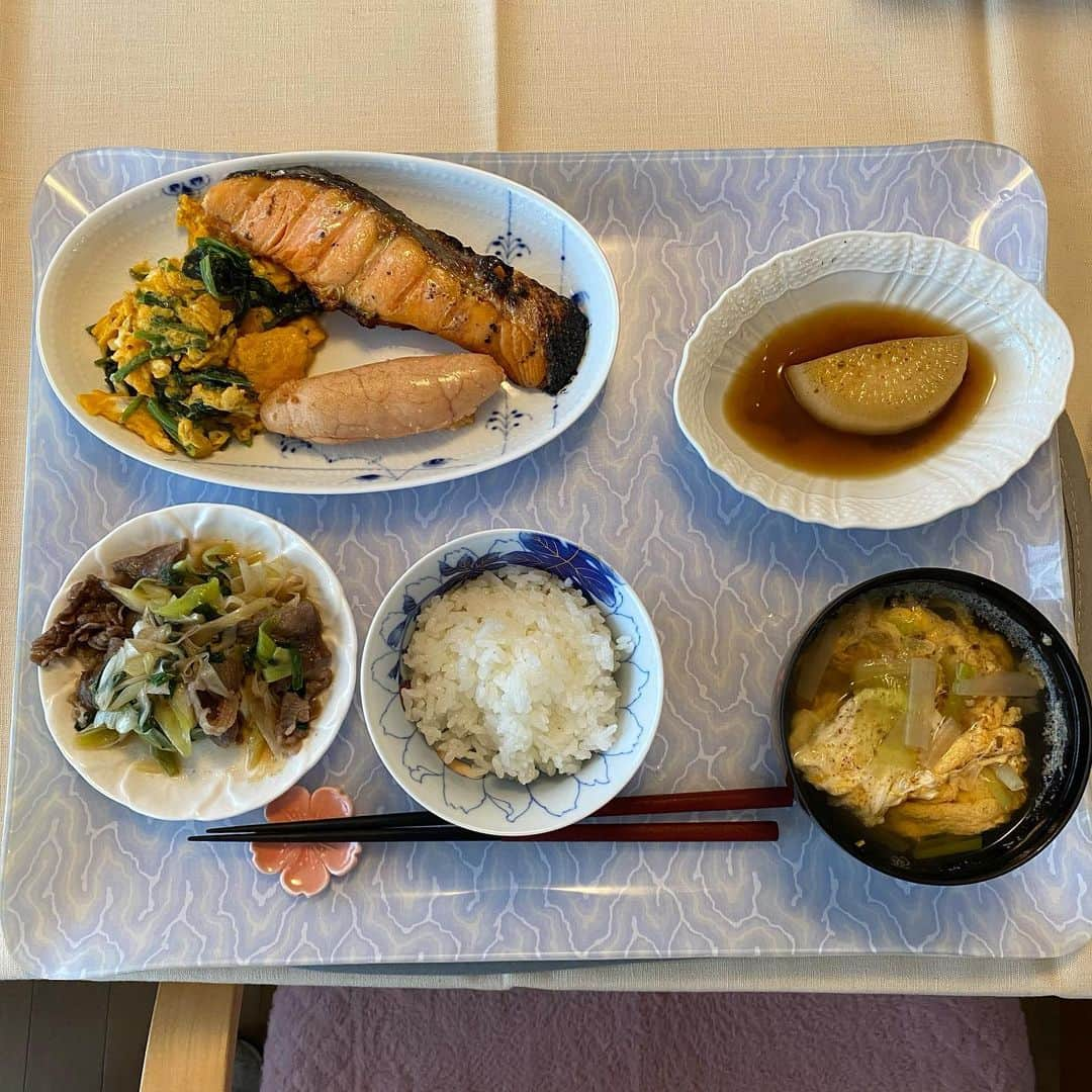 熊谷真実さんのインスタグラム写真 - (熊谷真実Instagram)「今日のお昼ご飯は東京で。 あるお宅でいただきました。 美味しかったー  ありがとうございました！  鮭が！ たらこが！  大きかった！ #熊谷真実#東京#お仕事終わりました#おひるごはん #鮭がすき」4月14日 20時07分 - mami_kumagai310