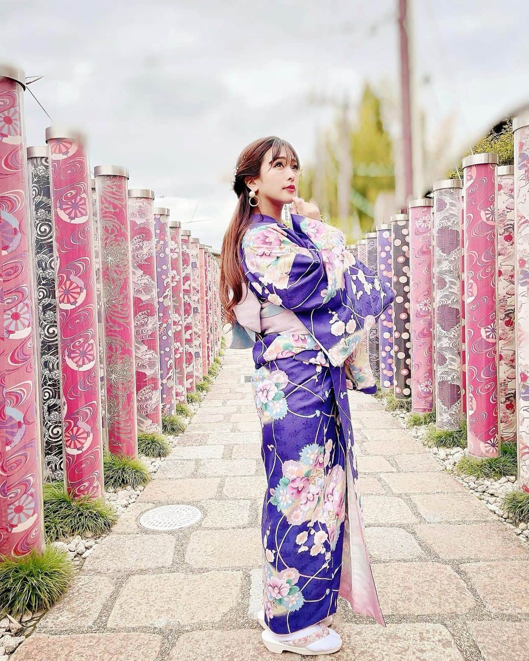 Fujikoのインスタグラム：「和風Fujikoさん👘🌾✨  #Fujiko#アーティスト#京都#嵐山#カメラ#ポートレート#写真好きな人と繋がりたい #春メイク #ヘアメイク#和装ヘアアレンジ」
