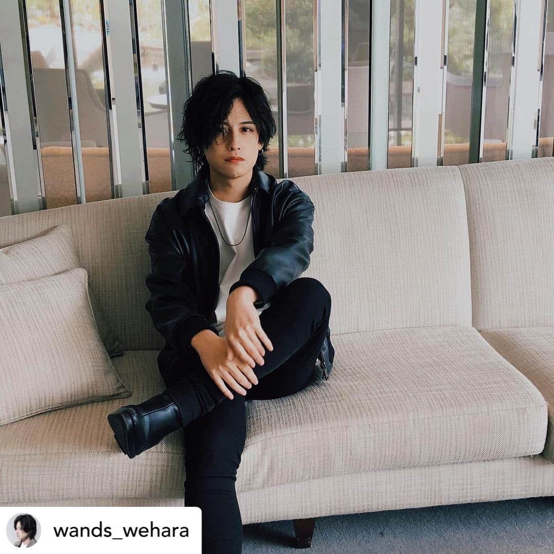 WANDSさんのインスタグラム写真 - (WANDSInstagram)「@wands_wehara インスタグラムはじめました。 宜しくお願い致します。  上原さんインスタ始めました！  #WANDS #第5期 #上原大史 #柴崎浩 #木村真也 #カナリア鳴いた頃に #インスタ始めました #どんな投稿になるやら #優しい気持ちで見守ってあげてください」4月14日 20時38分 - wands_official