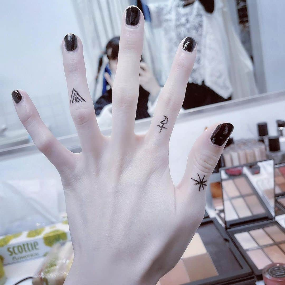 あのちゃんさんのインスタグラム写真 - (あのちゃんInstagram)「Hello. It's a witch's hand.😸」4月14日 20時34分 - a_n_o2mass