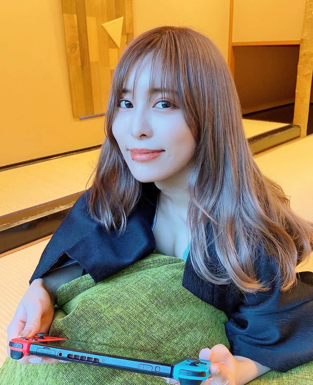 のインスタグラム：「ゲームがほんとにニガテ🥺 #彼氏目線 とおもいきや友だち目線」