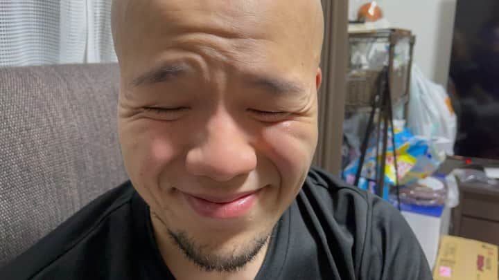 のインスタグラム：「来週まで撮影がないので 思い切って憧れの髪型に ハゲを楽しむライフ最高 ※音有り」