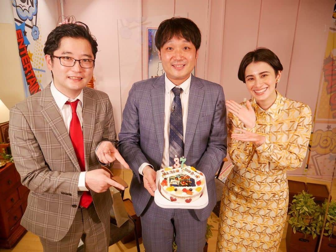 ホラン千秋さんのインスタグラム写真 - (ホラン千秋Instagram)「_ 今夜25:28〜TBS『ミルベキ！』の放送です🐰✨ 収録で田畑さんと藤本さんのお誕生日をお祝いしたよ🎂💓 もう次の収録が待ち遠しい〜🌈」4月14日 21時22分 - chiakihoran_official