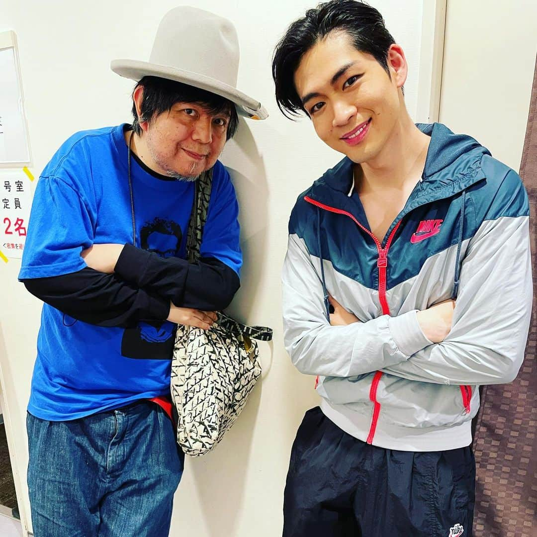 松下洸平さんのインスタグラム写真 - (松下洸平Instagram)「無事クリエの幕が開いた。 ケラさん、嬉しい言葉をありがとうございました。 さぁ明日もやろう！  #カメレオンズリップ #ケラリーノサンドロヴィッチ　さん」4月14日 21時39分 - kouheimatsushita_official