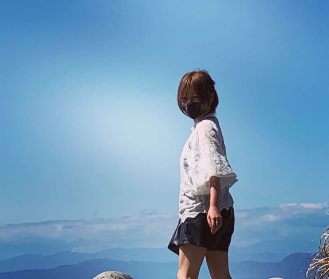 あゆみさんのインスタグラム写真 - (あゆみInstagram)「階段登ったら地平線がみえてワーイなった  #あゆくま #海」4月14日 21時32分 - ayumi_ayumikurikamaki