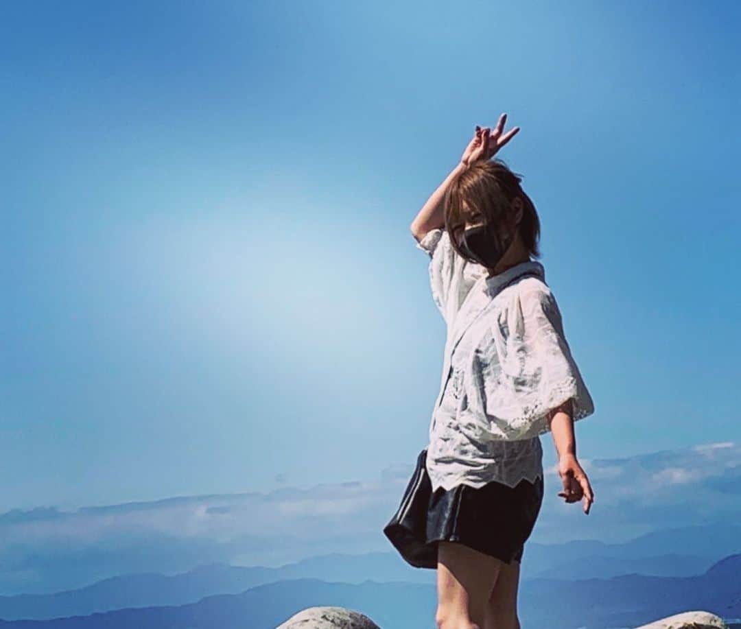 あゆみさんのインスタグラム写真 - (あゆみInstagram)「階段登ったら地平線がみえてワーイなった  #あゆくま #海」4月14日 21時32分 - ayumi_ayumikurikamaki