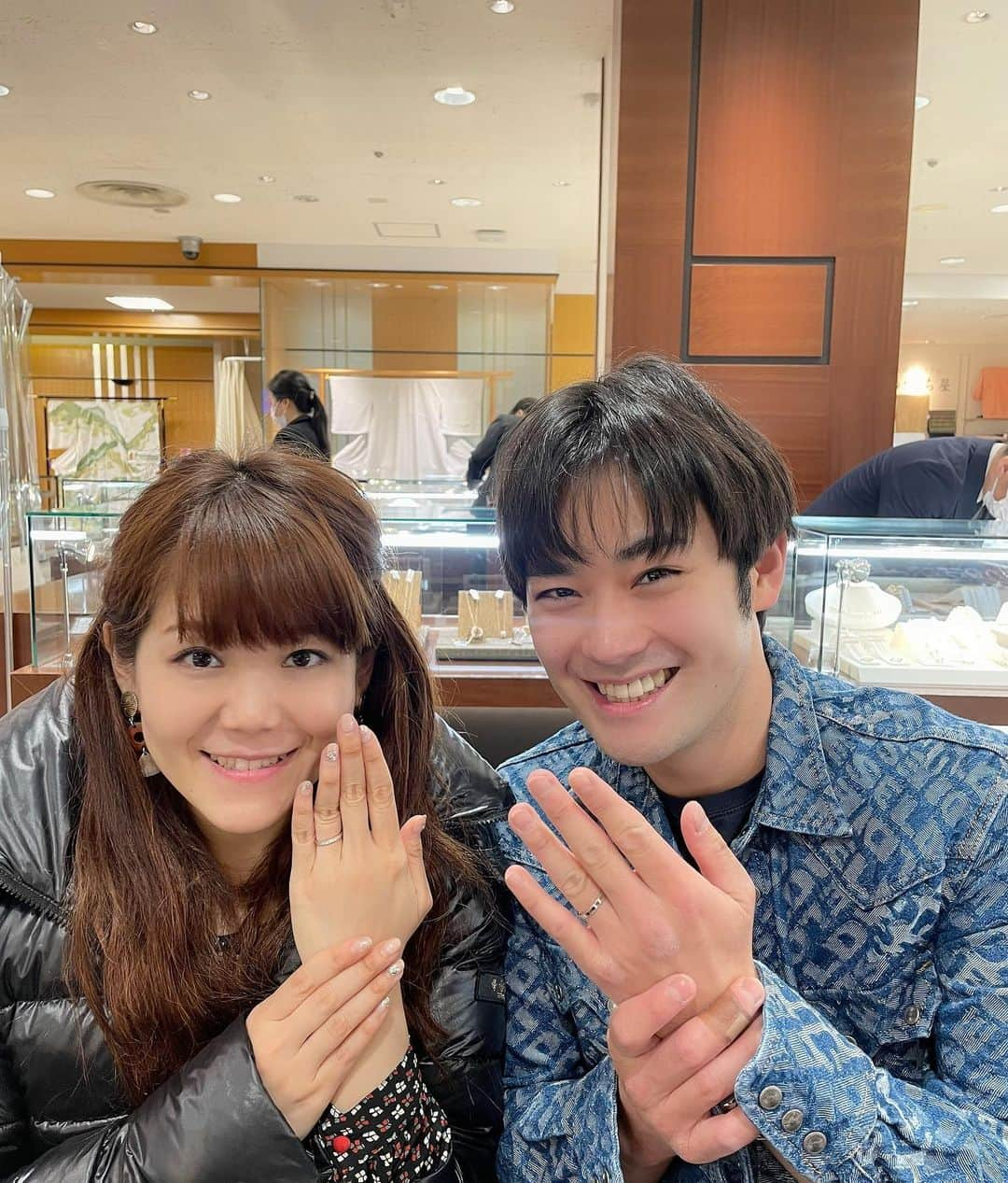 優妃さんのインスタグラム写真 - (優妃Instagram)「結婚指輪が完成しました☺️💕 注文のタイミングや刻印の事もあり、ちょっと遅めの完成😆💦  裕右に似合ってる指輪で嬉しい☺️💍 ずっとずっと大切🙏🏻✨  #marridgering #marridge #結婚 #結婚指輪#杉山裕右」4月14日 21時46分 - puni_yuki