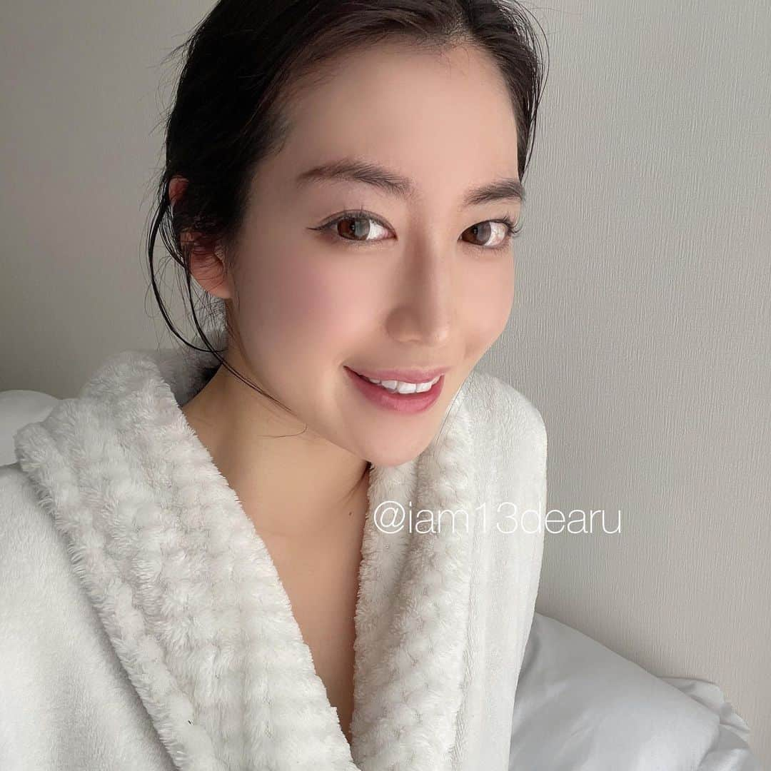 柚月瀬那さんのインスタグラム写真 - (柚月瀬那Instagram)「@elena__clinic でダーマペン4を受けたよ❗️ 今回は薬剤はヒアルロン酸でハイドラピーリングも人生初受けてきました❗️なぜか全然痛くなかったし、すぐ終わった印象でした❗️ ダウンタイムが落ち着いたから動画撮ったよ〜✨ツヤツヤ💆🏻‍♀️  #エレナクリニック #ヒアルロン酸 #ダーマペン4 #水光肌 #美肌 #ツヤ肌 #美容クリニック #美容皮膚科 #新宿 #ハイドラピーリング　#pr」4月14日 22時19分 - iam13dearu