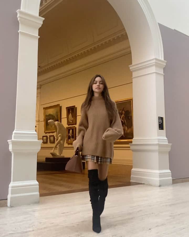 リリーマイマックのインスタグラム：「Sorry I’m just posting throwbacks... I’ve just been in my own world the past few weeks... tryna listen & see what the universe is planning for me 🙃 thank you all for your kinds words I am taking much needed time but also doing work 😊」