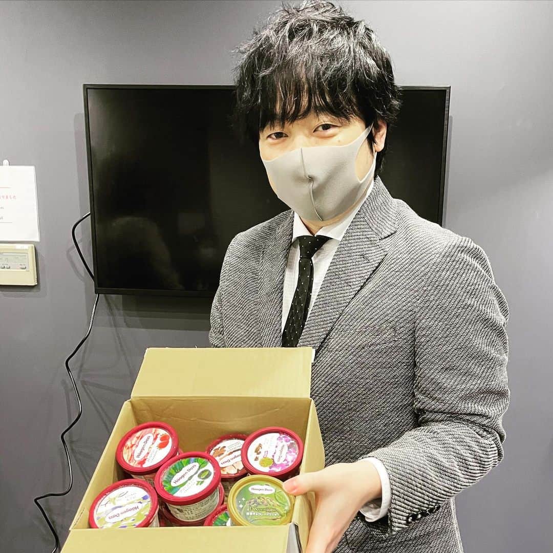 丸山奏子のインスタグラム：「昨日のごーさん😊 アイスをお裾分けしてくださいました🍨」