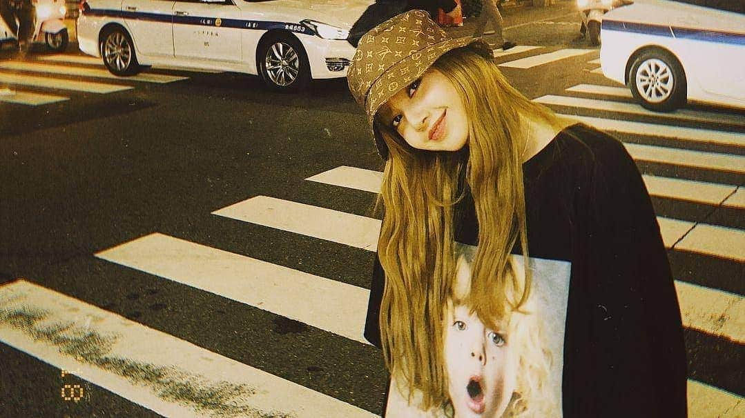 リサさんのインスタグラム写真 - (リサInstagram)「LiLi travel 🧳✈️ . . . #LISA #LALISA #리사 #블랙핑크 #BLACKPINK #LALISAMANOBAN #LALISAMANOBAL #blackpinklisa #lisablackpink」4月14日 22時47分 - lisa.blackpink