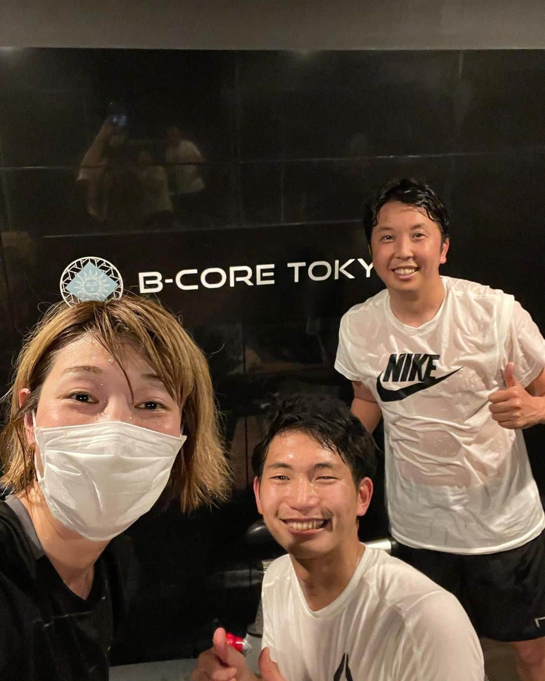 狩野舞子さんのインスタグラム写真 - (狩野舞子Instagram)「・ 今日は友人に誘ってもらって @bcore_official さんに行って来ました✨ ・ やらせてもらったのは富士山の溶岩プレートで作られた 『マグマ温浴室』で行うトレーニング💪 サラッサラの汗がいーっぱい出て超絶デトックスされました😊 ・ 身体を温めながら、ほぐしながらトレーニング出来るので、 私の凝り固まった身体も終わった頃には柔らかくなっていましたー♨️やったー♨️♨️♨️ ・ #美コア東京スタジオ  #富士山溶岩浴  #5枚目 #まるで死体」4月14日 22時52分 - kanochan715