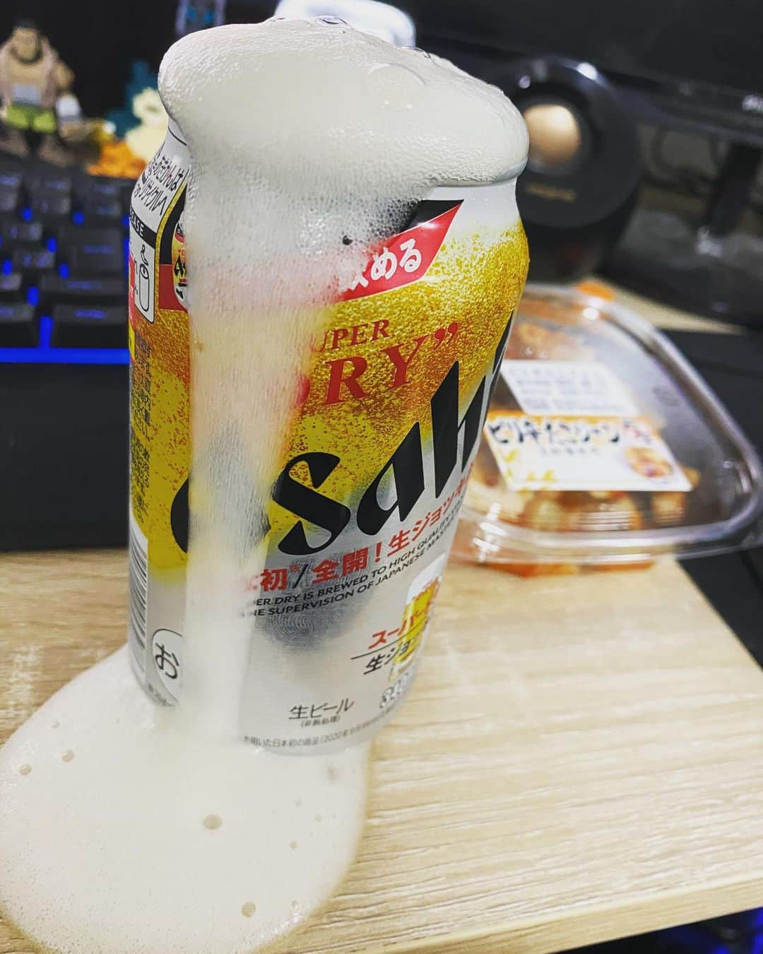 のインスタグラム：「これほんますげぇ！  #ビール  #泡  #開けた瞬間  #こぼれたんやけど  #ええやん  #美味い  #飲酒tagram  #飲酒タグラム」
