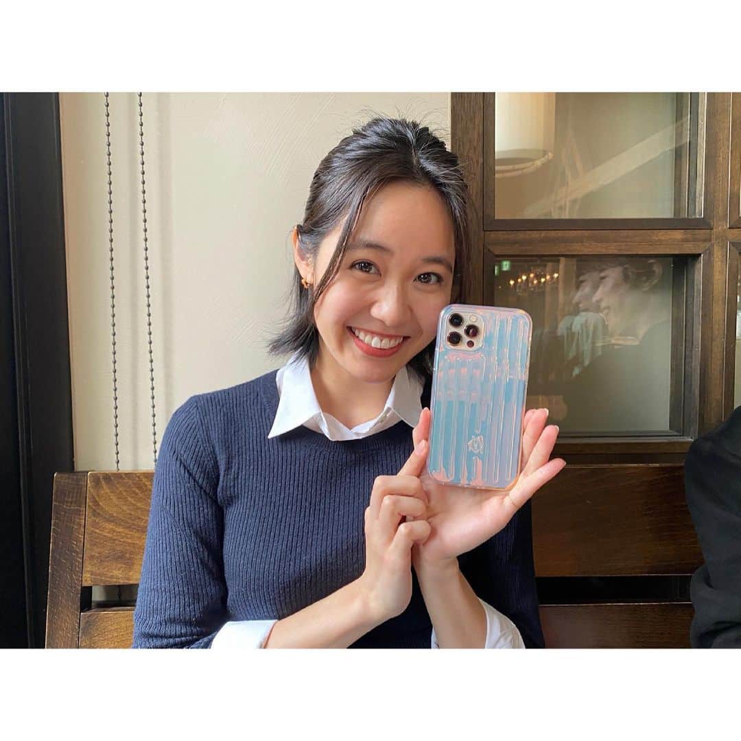 のインスタグラム：「* Look! My friends gave me this badass iPhone case for my bday present.   訳あって遅れたお誕生日プレゼントいただきました🥺💓 げろかわ。めちゃかわ。おにかわ。 このケース見るたびにテンション上がる〜‼︎ 大事にしまする♡♡♡  #rimowa #caseiphone」