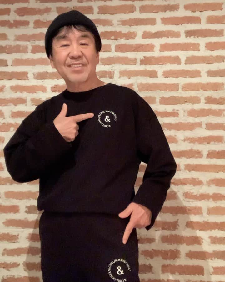 のインスタグラム：「Evis Japの連中が誕生日に"&chill"をプレゼントしてくれた🎁 だったらヤルっきゃないっしょ❣ファミリー‼️️😉✨ #evisjap #andchill @fuji_evisjap @mori_evisjap @kes_evisjap @taracyan3」