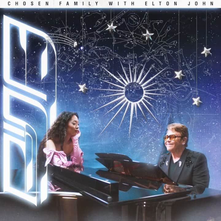 リナ・サワヤマのインスタグラム：「Chosen Family out now on @spotify !!!!  what is life ! im crying 🥺😭😱🚀  LINK IN BIO @eltonjohn #RINAELTON  *HEAD TO YOUTUBE FOR THE PERFORMANCE LYRIC VIDEO PREMIERE !!!!*」