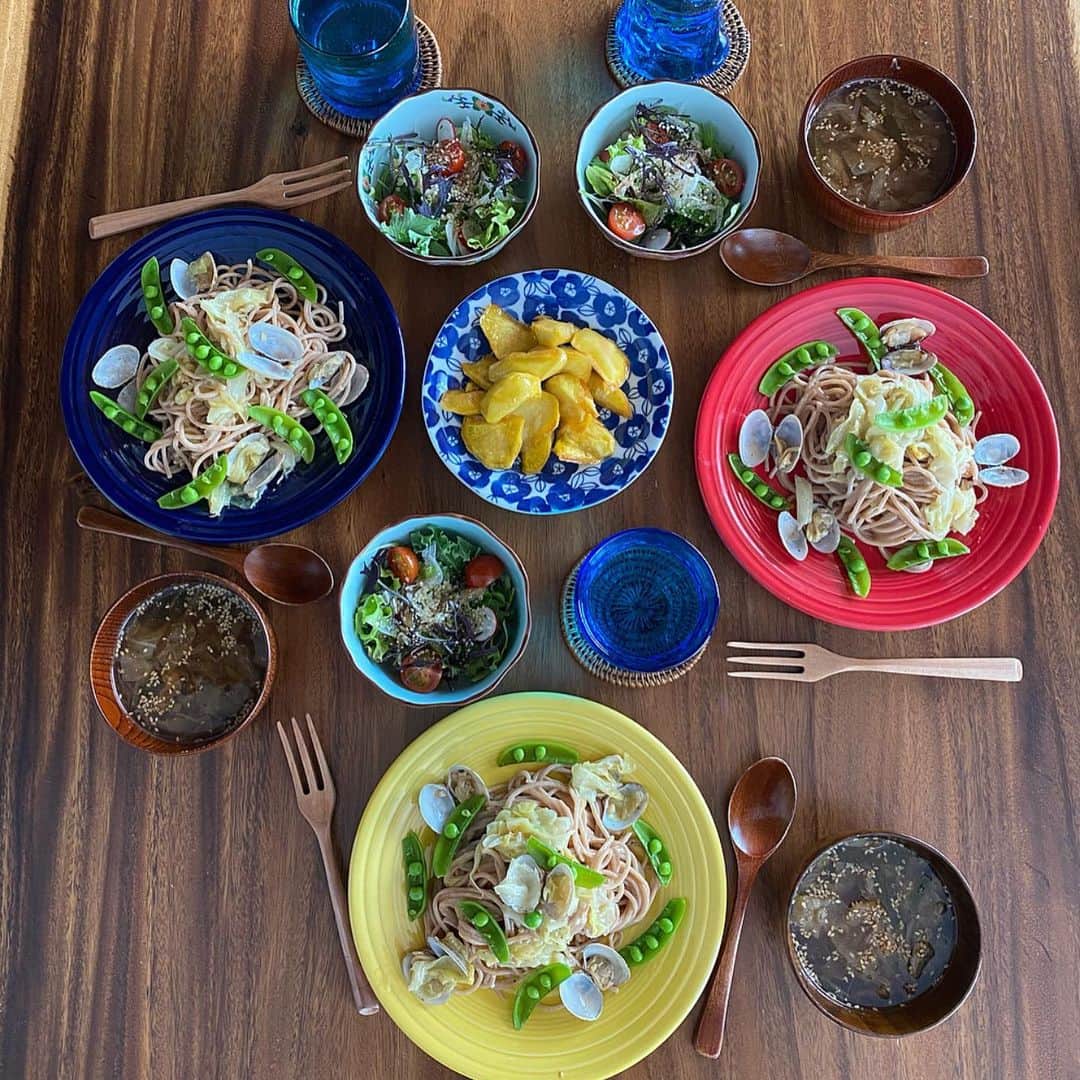 PINKYのインスタグラム：「春野菜のボンゴレのランチ🍝🌸  詳細はブログに書きました📝❤️  お野菜、食材達が美味しすぎる〜😍👏💕  ・・・  #love #happy #family #mamalife #Pskitchen #春野菜 #ボンゴレ #キラ星農園 #ショッピング大黒 #菌ちゃんふぁーむ #juicygarden #無農薬野菜 #オーガニック食品」