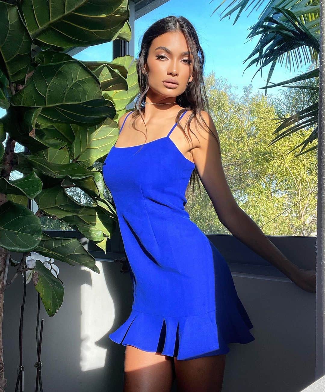 ケリー・ゲイルのインスタグラム：「Blue might be my new favorite color😍💙  @revolve」