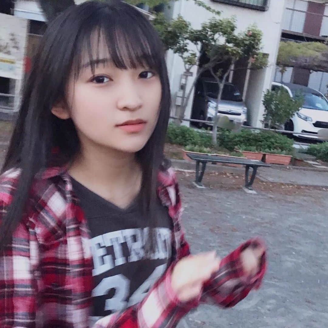 のインスタグラム：「今月〜来月にかけていろいろお知らせできることありそうです！ お楽しみに🎶 ・ ・ #公園フォト #公園散歩 #公園の花 #花の写真 #17歳 #日々のこと #お知らせ #お楽しみに   #goodmorning #walkinginthepark #flowerphotography #seventeen #haveaniceday  #followme #tagsforlikes #tflers #tagsforlikesapp #actress #actor #girl #photography #portrait #portraitphotography #daily_phot_jpn #japan_daytime_view」