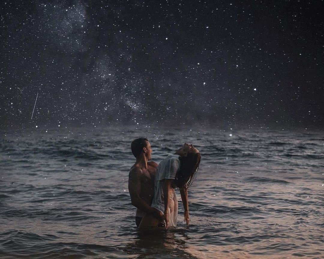 のインスタグラム：「Put us in the stars 👽」