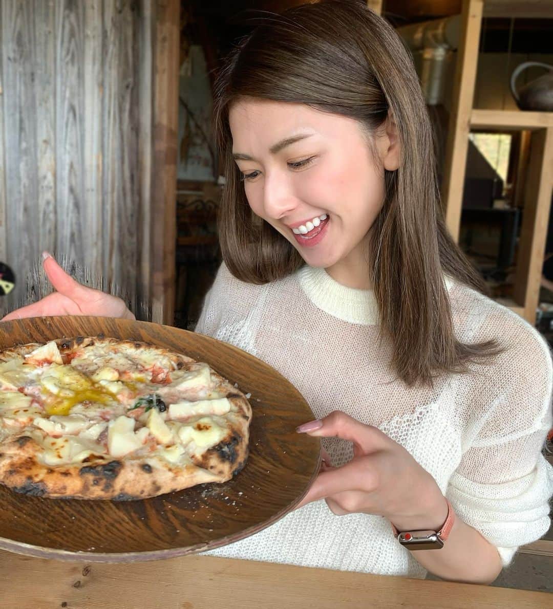 井上麻衣さんのインスタグラム写真 - (井上麻衣Instagram)「久しぶりに山岡ピザが食べたくなって 一ヶ月前から予約しました🍕✨  とりあえず晴れてよかったーっ🥺  ピザはもちろん、一品も美味しくて ついつい頼みすぎちゃう😂 今回は枚数オーバーで食べられなかったけど 次はドルチェピザも、、、、❤️  . . . . #lunch#pizza #nara#ikoma #italian #gourmet #ランチ#ピザ#山岡ピザ#生駒#奈良 #奈良グルメ#生駒グルメ #イタリアン#グルメ#完全予約制」4月15日 7時52分 - mai_inoue