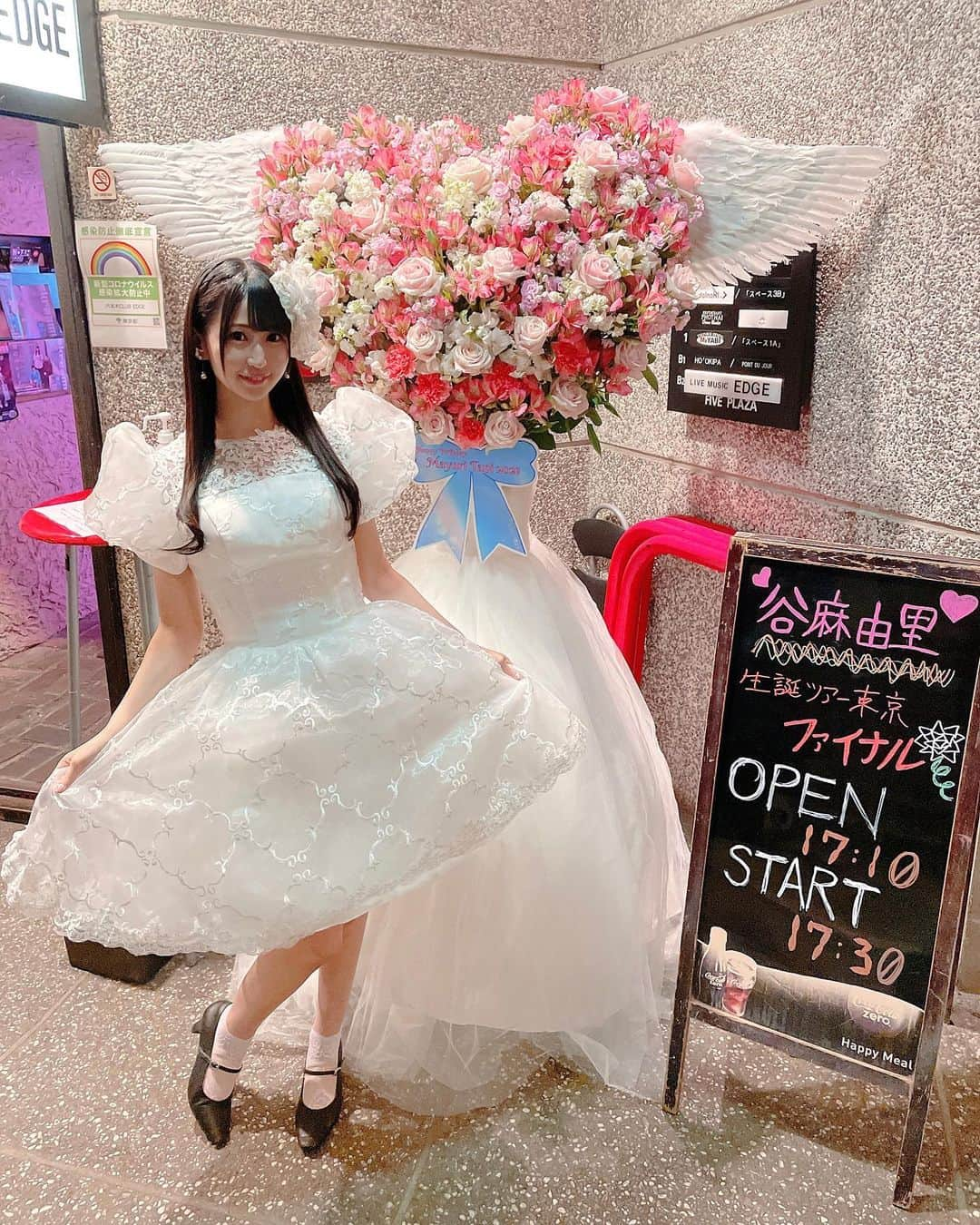 谷麻由里さんのインスタグラム写真 - (谷麻由里Instagram)「#谷麻由里 2ndワンマンライブライブ東名阪ツアー「LOVE YOU❤︎ 」final公演👼💓👗✨  #生誕花 #生誕衣装 #ドレス #谷麻由里 #花 #生誕祭 #誕生日 #わざとっぽい #アイドル #ライブ #idol #衣装」4月15日 9時04分 - mayusamatokeiyaku