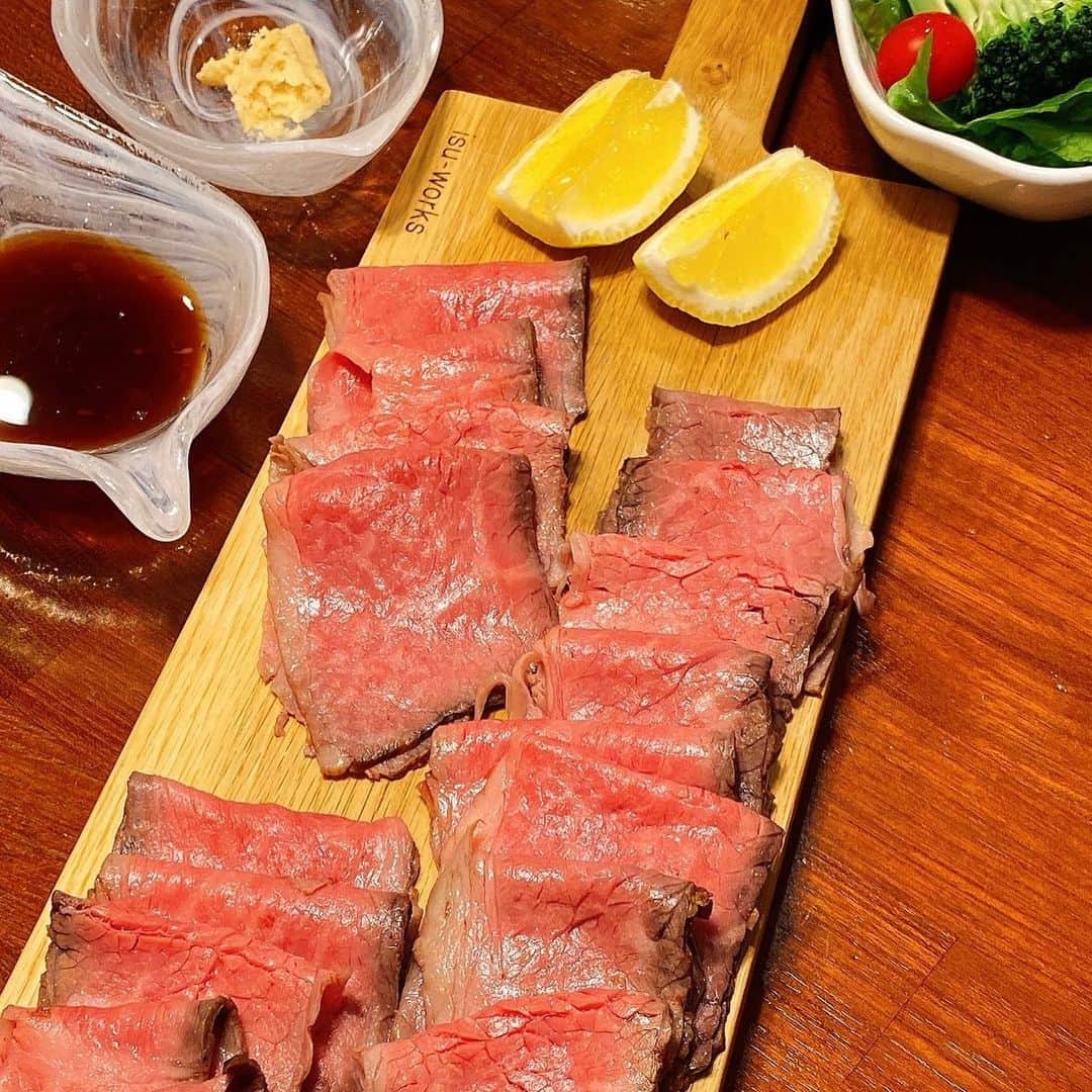 早見優さんのインスタグラム写真 - (早見優Instagram)「ローストビーフ Roast beef and salad   #roastbeef #wagyu #ローストビーフ」4月15日 9時47分 - yuyuhayami