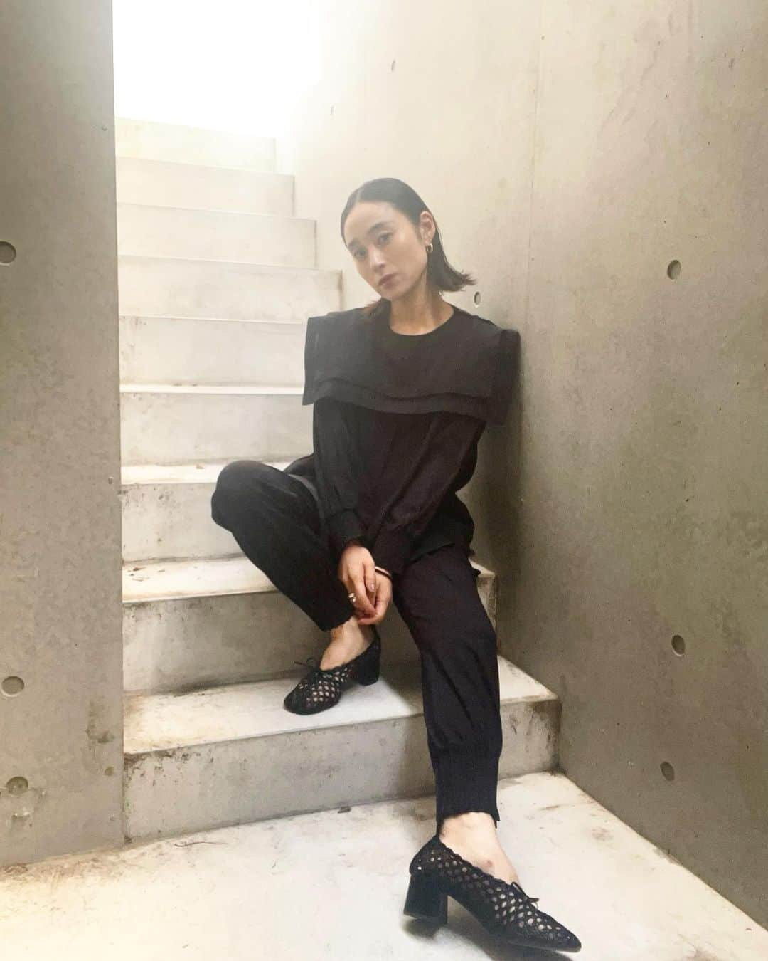 長屋なぎささんのインスタグラム写真 - (長屋なぎさInstagram)「all black.  tops&bottom: @aluna.jp.official  shoes: @jilsander  #155cm #155cmコーデ」4月15日 21時45分 - nagisanagaya