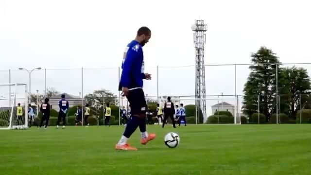 カルフィン・ヨン・ア・ピンのインスタグラム：「This doesn’t seem like much but I’m so grateful to back on the field. It’s been almost 6 months since I’ve been able to kick a ball. For now this is all I have but I’m sure I’ll make it back to the level I had before」