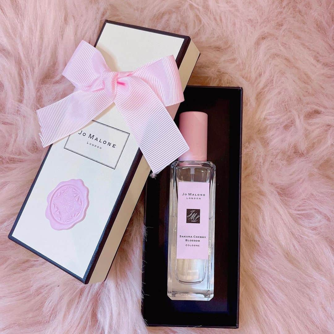 永野芹佳さんのインスタグラム写真 - (永野芹佳Instagram)「🌸❤︎🌸❤︎🌸  JoMALONE LONDON  サクラチェリーブロッサムコロン  誕生日に下尾みうちゃんが プレゼントしてくれた香水✨ いい香りすぎて毎日癒される🥺」4月15日 21時13分 - iroziro_serika