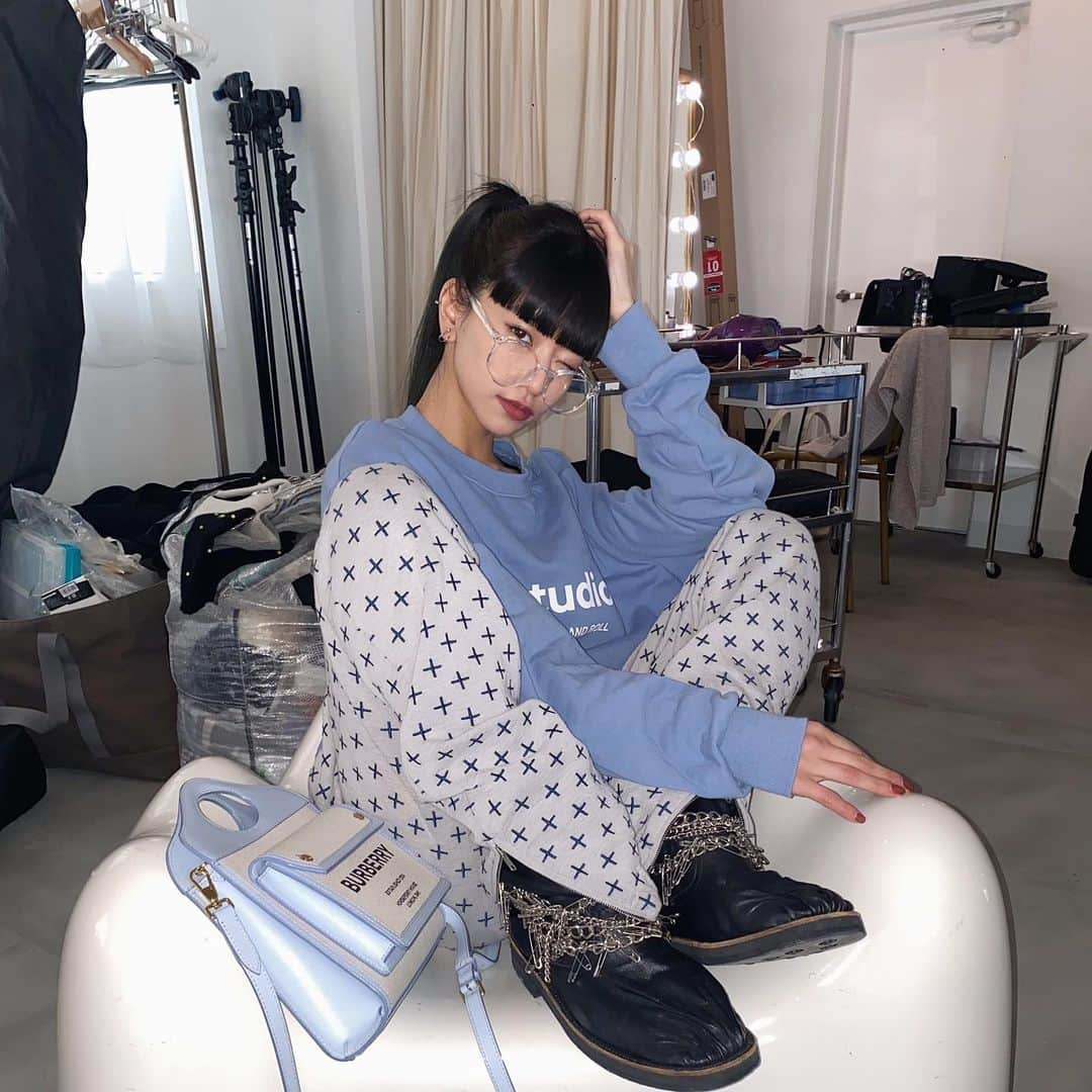 Hinaさんのインスタグラム写真 - (HinaInstagram)「ㅤㅤㅤㅤㅤㅤㅤㅤㅤㅤㅤㅤㅤ mizuiro vibes💙💦💤 最近移動がたくさんだかららくちんばっかり💙💦💤」4月15日 21時17分 - hina_faky