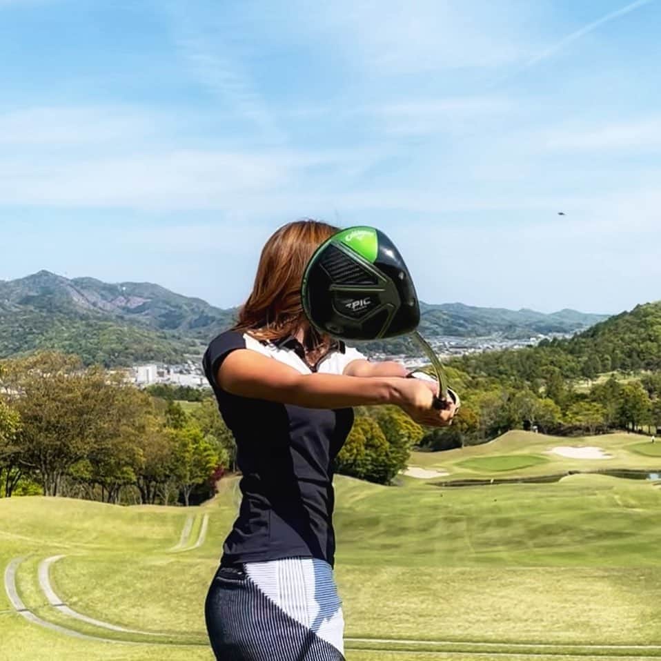 RIKAのインスタグラム：「最強ゴルフ日和⛳️  #golf  #golfstagram #golfswing #golflife #golfgirl #golfwear #golfcourse #golfaddict #ゴルフ #ゴルフ女子 #ゴルフウェア #ゴルフスイング #ゴルフコーデ #ゴルフ好きな人と繋がりたい　#descente #descentegolf #adidas #adidasgolf #⛳️ #🏌️‍♀️ #福崎東洋ゴルフ倶楽部」