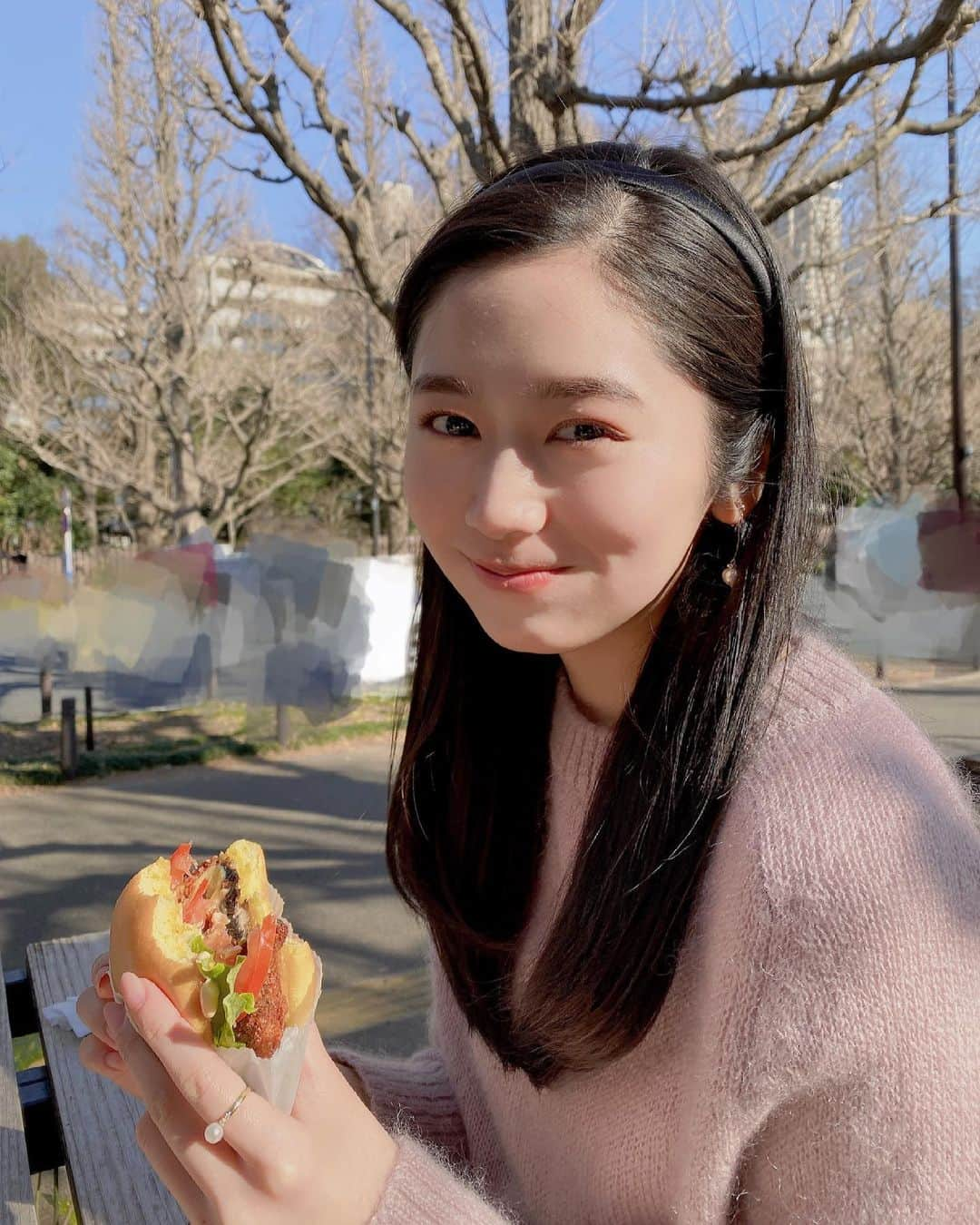 浅野杏奈さんのインスタグラム写真 - (浅野杏奈Instagram)「パワー🍔﻿ ﻿ #チーズ　﻿ #やってしまった　#セーターがぁぁぁぁぁぁ﻿ #ポートレート #fashion #followme  #ootd  #coordinate #コーデ #时装 #style」4月15日 13時04分 - this.is.anna_box