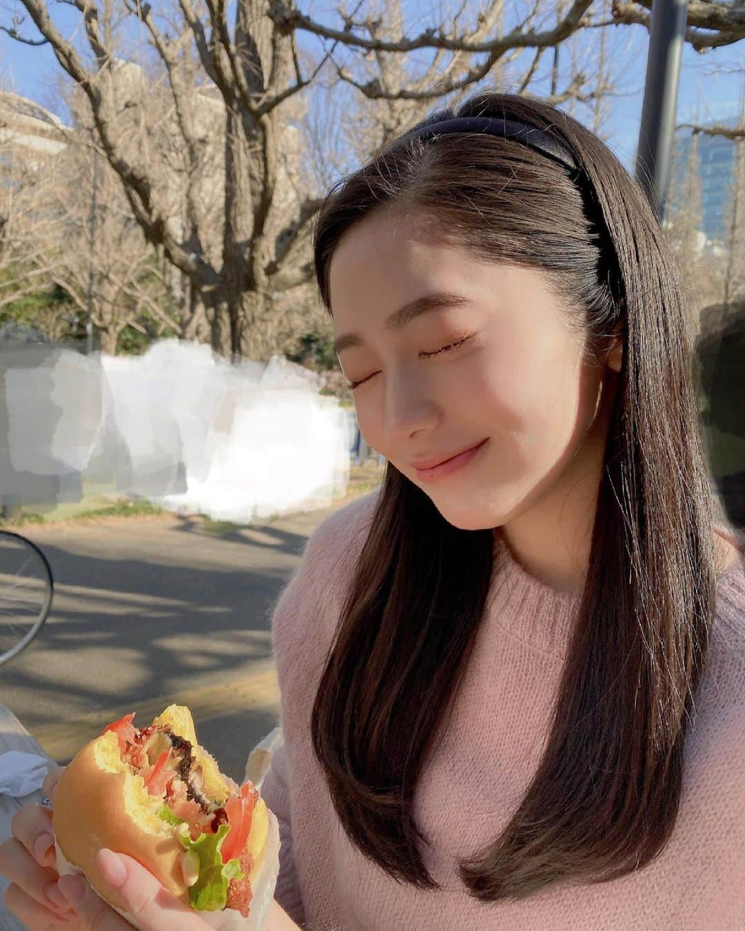 浅野杏奈さんのインスタグラム写真 - (浅野杏奈Instagram)「パワー🍔﻿ ﻿ #チーズ　﻿ #やってしまった　#セーターがぁぁぁぁぁぁ﻿ #ポートレート #fashion #followme  #ootd  #coordinate #コーデ #时装 #style」4月15日 13時04分 - this.is.anna_box