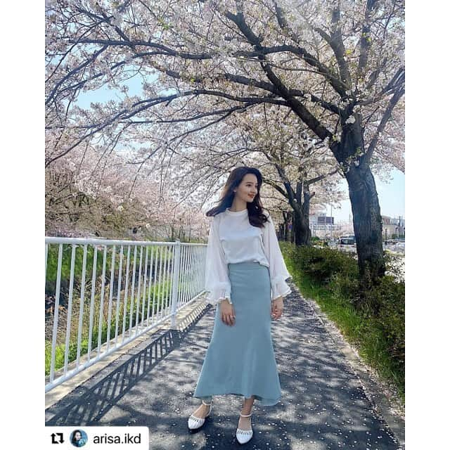 GRLさんのインスタグラム写真 - (GRLInstagram)「【👆画像をタップすると購入できるよ👆】 @arisa.ikd さん @pyon_1211 さん @roa666 さん @aistagram_6 さん @manamin_158cm さん @___c.chan__ さん @ma_anmi さん @erinko0315 さん @naotaii さん @arw4kids さん にGRL商品着用して頂いております💕 ありがとうございます✨ . @grl_official #グレイル #grl #プチプラ #ootd #fashion #プチプラコーデ #outfit #ファッション #可愛い #かわいい #コーデ #コーディネート #cute #大人カジュアル #カジュアルコーデ#GRL購入品#グレイル購入品#購入品 #ライダースジャケット #ペプラムブラウス #スキニーデニム」4月15日 15時18分 - grl_official