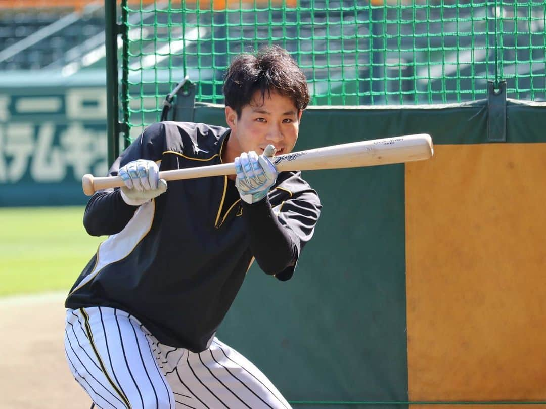 阪神タイガースさんのインスタグラム写真 - (阪神タイガースInstagram)「今日も甲子園球場でカープ戦！ 試合前練習の様子です‼︎  #藤浪晋太郎 選手#青柳晃洋 選手#木浪聖也 選手#熊谷敬宥 選手#ジェリーサンズ 選手#佐藤輝明 選手 #阪神タイガース #挑超頂」4月15日 16時25分 - hanshintigers_official