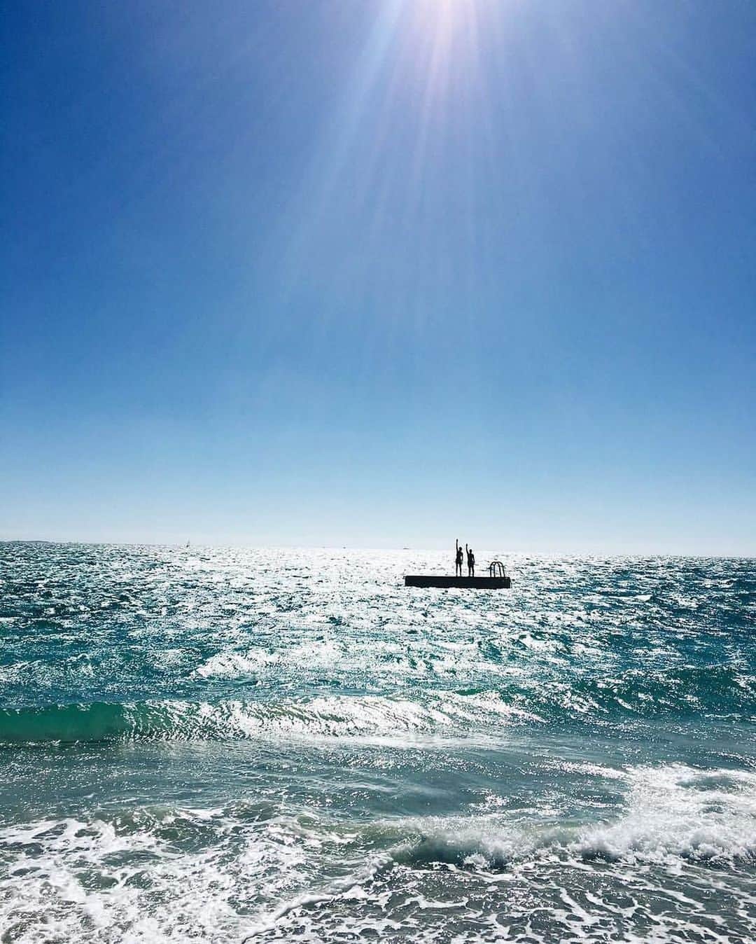ブリジット・マルコムのインスタグラム：「I wish I could teleport to Australia right now. ❤️」