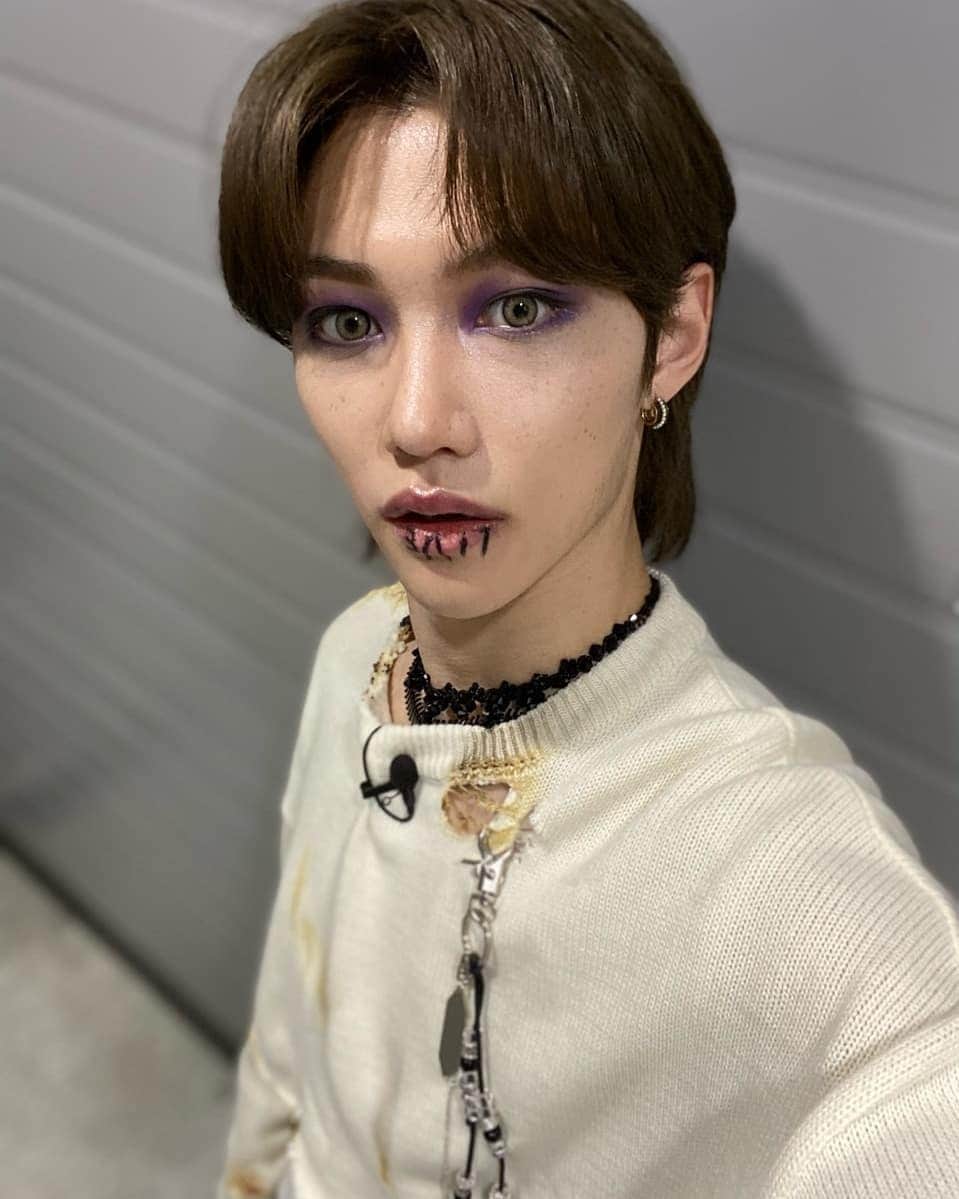 Stray Kidsさんのインスタグラム写真 - (Stray KidsInstagram)「우리 무대 오땠어? 재밌게 봐줘서 고마워 ☺️🥰ㅋㅋㅋㅋ  How was our performance for Kingdom? I hope you enjoyed every bit of it 😁😁😁 🤍💛 #straykids #stay #forever #felix」4月15日 21時53分 - realstraykids