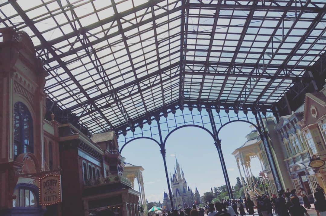 岡本信彦さんのインスタグラム写真 岡本信彦instagram ディズニーランド38周年おめでとう 左回り派 マウンテン大好き 今度 ディズニーの宝物見せてあげるーー 勇者のぶりんと言われたあの頃 4月15日 21時57分 Nobuhiko Cacao