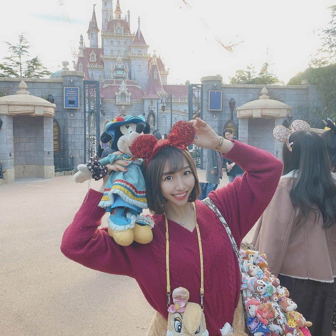 江本梨花のインスタグラム：「・ 今日は大好きなディズニーの開演日🏰 トゥーンタウン25周年🧸 ・ ・ 早くまた行きたいなっ ・ #おーえすゆー #江本梨花 #りったん #大須 #アイドル #tokyo #tdl #Disney #disneyland #disneygram #美女と野獣 #美女と野獣エリア #チデクラ #アメフロ #ディズニーランド #0415 #時差スタグラム」